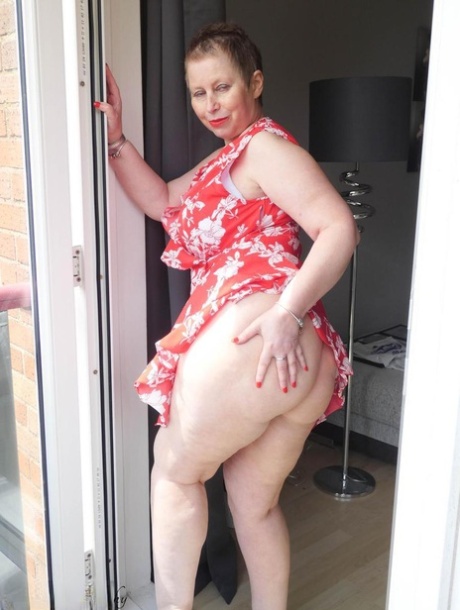 Posh Sophia sex actress img