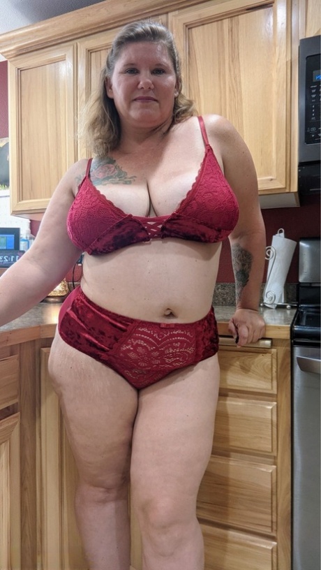 curvy mature free nude pic