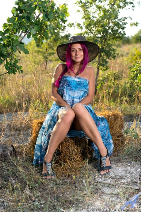 Victoria Rainbow top model images