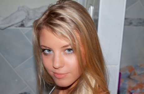 gata loira alta qualidade superior imagem