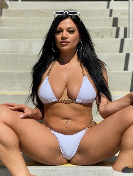 Mona Azar pornstar nude picture