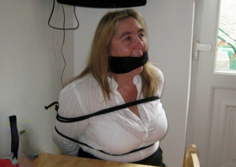 成熟的金发女郎 獨家的 圖片