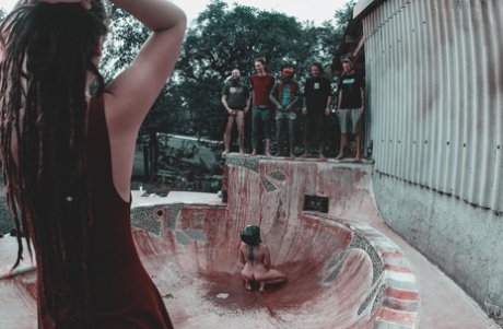 pisser en public nus gratuits photo