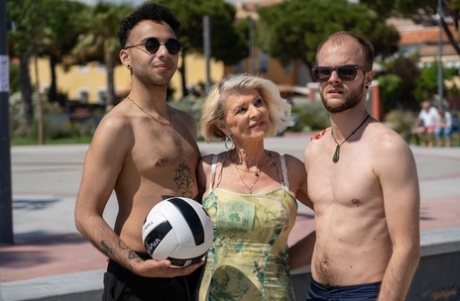 bedstemor trekant pornografisk billeder