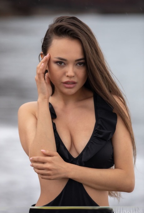 Li Moon pornstar naked photo