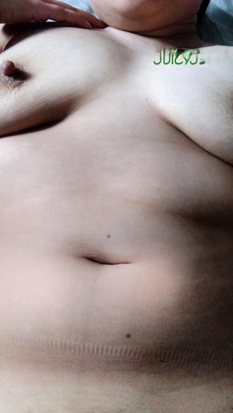アジアの垂れ乳 アダルト 写真