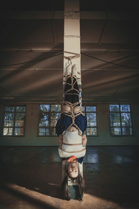 asiatisk bondage fin foto