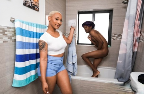 黒檀のショートパンツ セクシー 写真