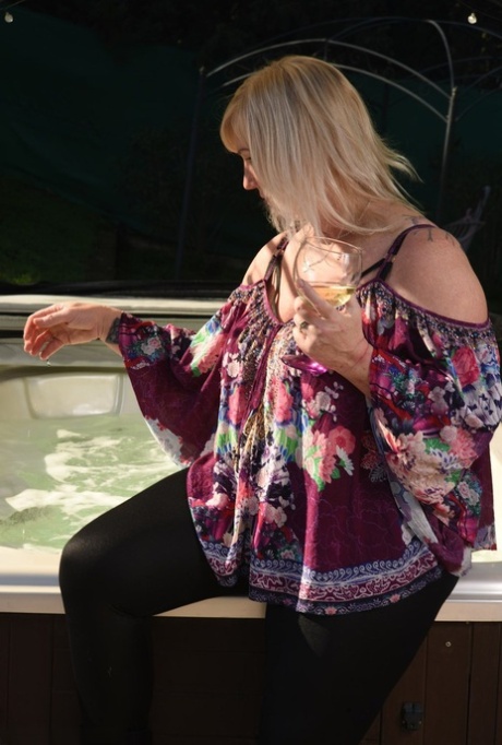 bbw yoga pants nice photo