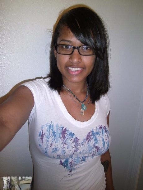 ebony glasses porno pics