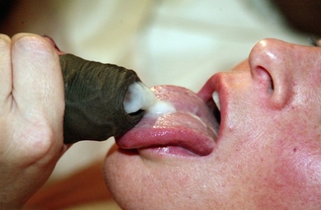 cum swallow hot sex pic