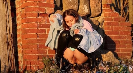 asiatisk pissing kunst eksklusiv foton