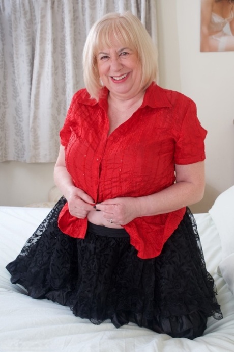 große blonde MILF top pornographische galerie