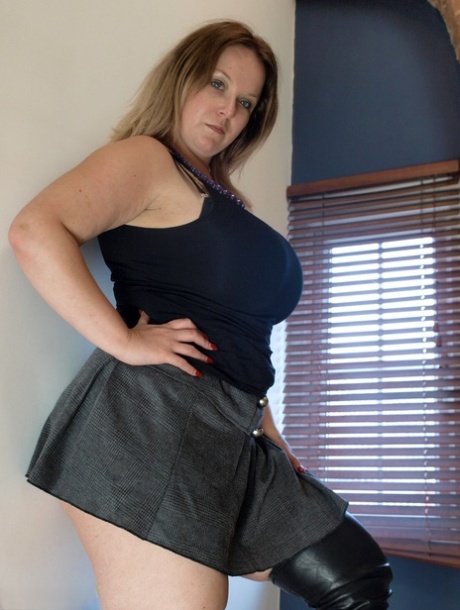 bbw boots art naked picture