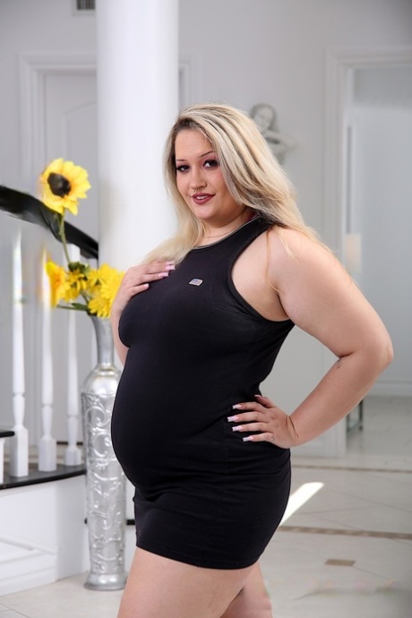 fat blonde exclusive pic