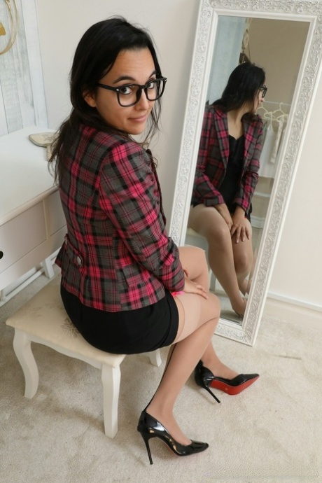 secretary skirt nudes galleries