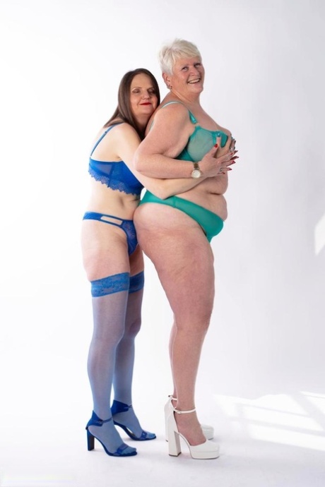 mature excitée xxx haut collection