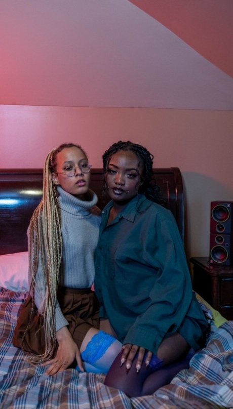 ebony threesome hot sexy gallery