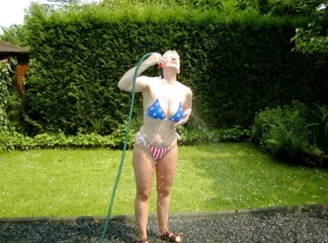 oma bikini xxx foto