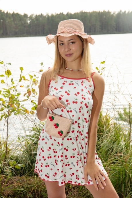 teen outdoor sexy nudes img