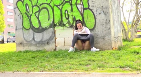 pisciare in pubblico xxx nudo immagine