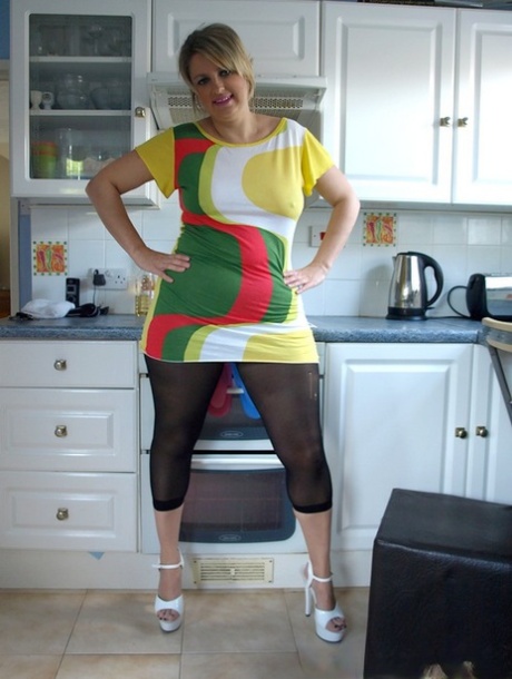 große Titten bekleidet schöne nackte bild