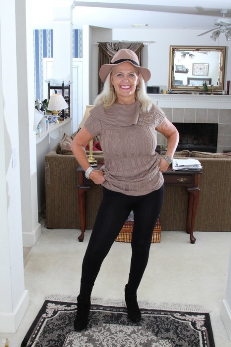 Röhrenjeans erotische nacktheit fotos