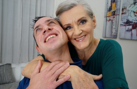 oma verleidt jongen vrij hoge kwaliteit foto's