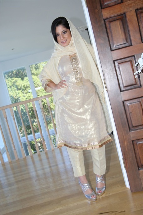Nadia Ali star adult picture