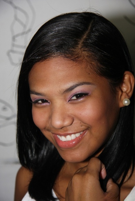 Emy Reyes model exclusive photo