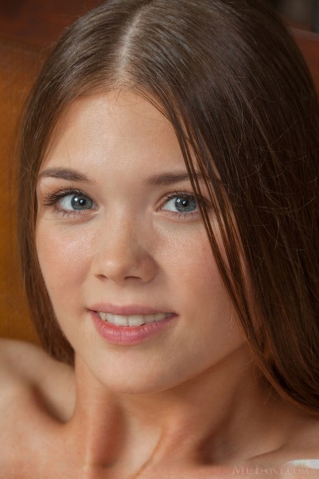 hübsches Gesicht top nackte archiv