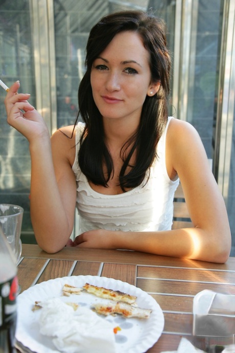smoking beautiful naked pictures