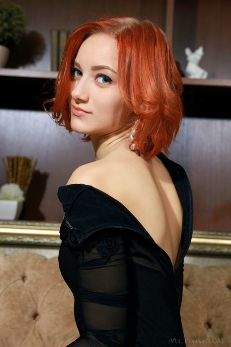 bébé rousse belle nue archive