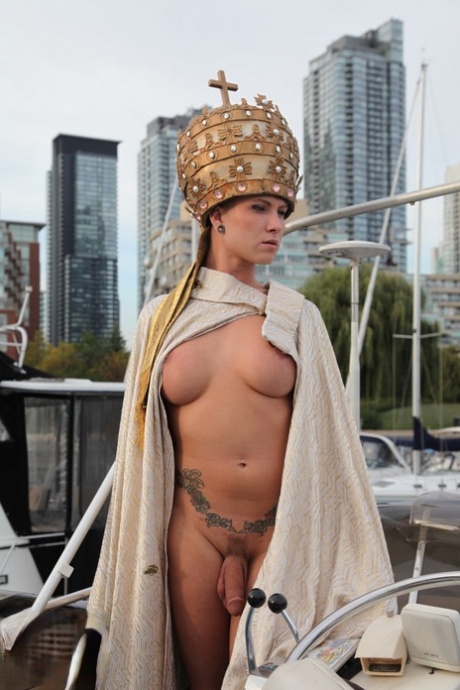 shemale outdoor naked images