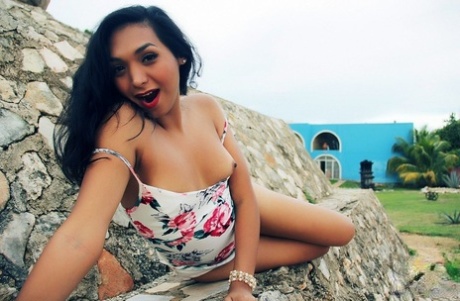 shemale outdoor hd archive