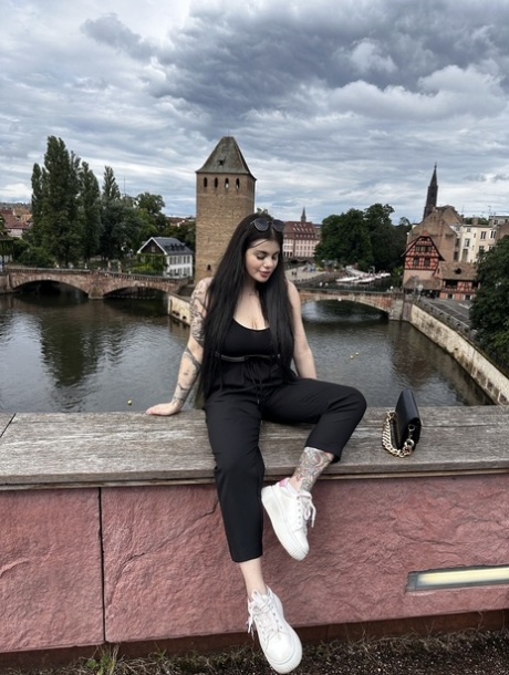 gruba brunetka erotyczna pornografia kolekcja