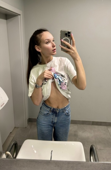 瘦小宝贝 美麗的裸體 圖片