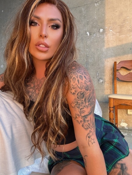 beautiful shemale hot porn image