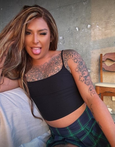trans tatuata hd esclusivo img