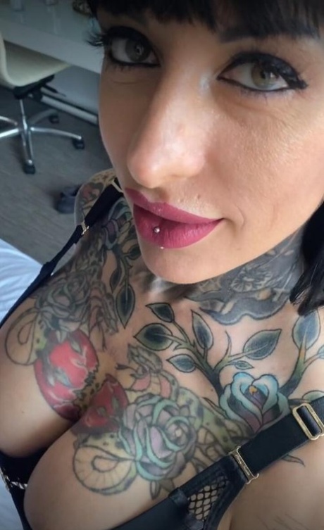 shemale big tits sexy naked img