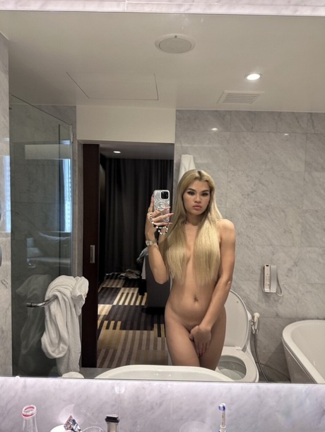 pequena travesti agradável de alta qualidade fotos