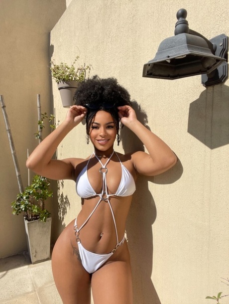 light skin ebony teen hd image