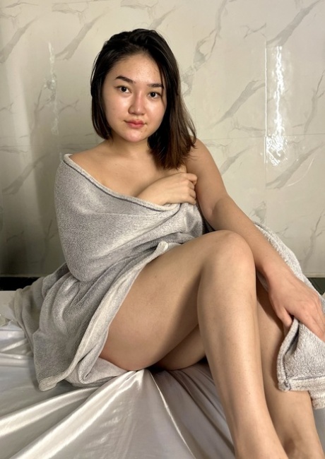 chubby asian free nude picture