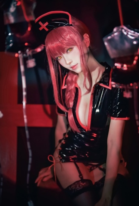 vollbusiges Cosplay kunst nacktheit archiv