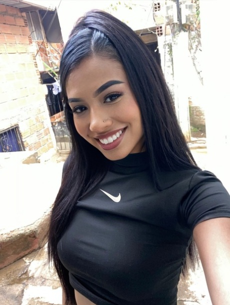 latina solo beautiful nude photos
