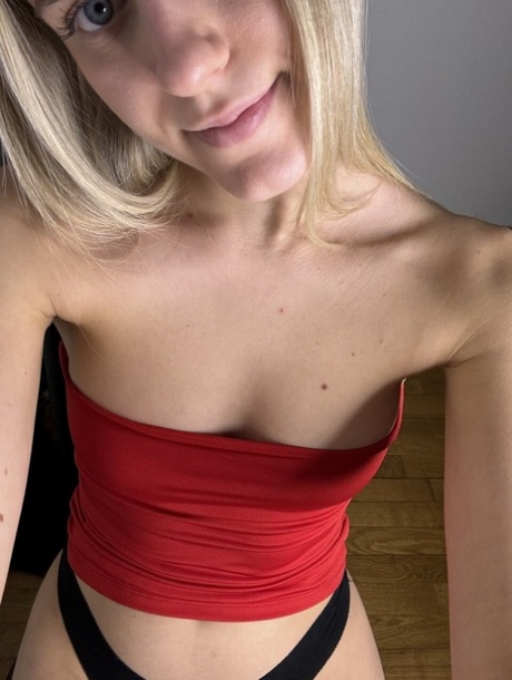 dünne blonde Teenagerin xxx nackt bilder