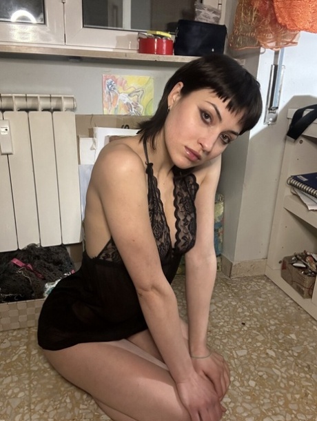 長い脚とハイヒール セクシーヌード 写真