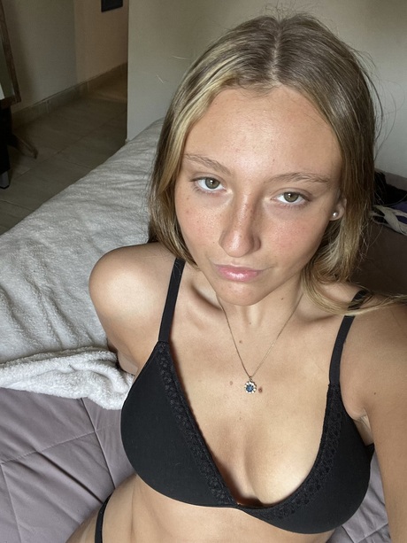 amateur solo pornographic picture