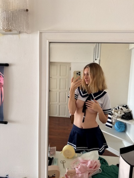 Schuluniform nackt fotos
