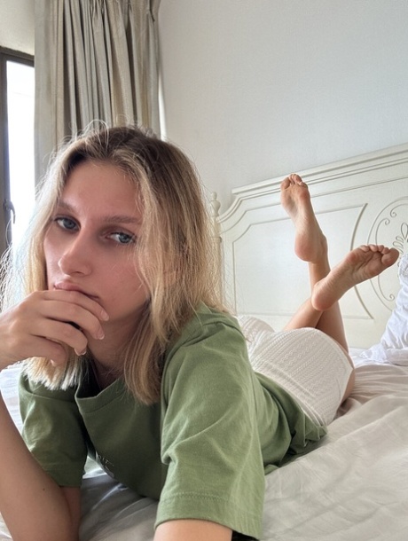 背が高くて痩せている 美しい裸 写真